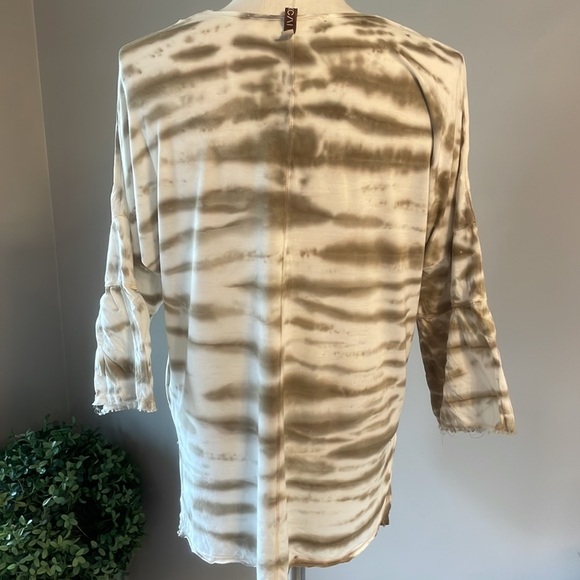 XCVI RAYON 3/4 sleeve tie dye blouse / top V neck raw edges boho stretch back M - Picture 7 of 15